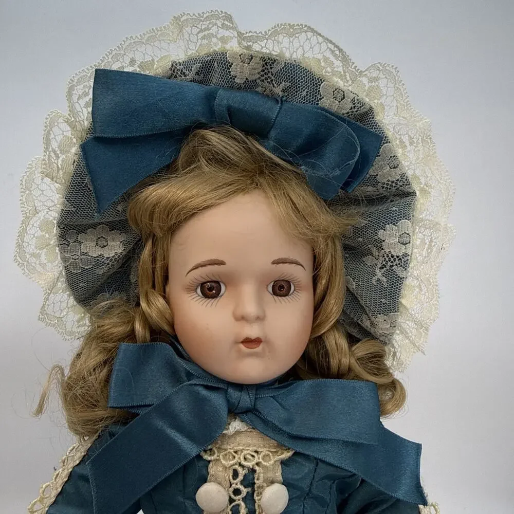 Nicole 1988 The Hamilton Collection Reproduction Doll in blue Numbered + Stand